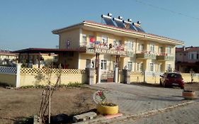 Saros Aslan Apart